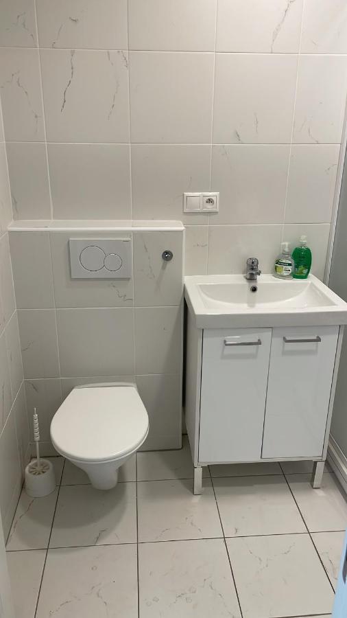 Moderny Novy Byt S Bezplatnym Parkovanim V Objekte, Self-Checking Bratislava Luaran gambar